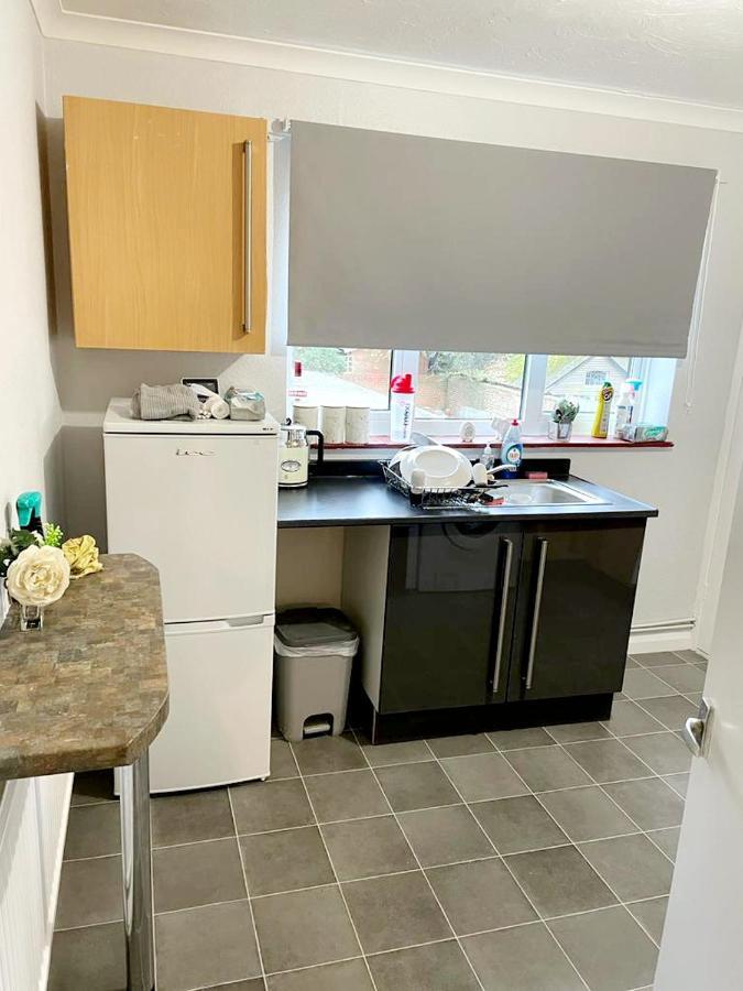Two Bedroom Apartment, 10 Mins From Bexhill Seafront, Social Club On Site Ngoại thất bức ảnh