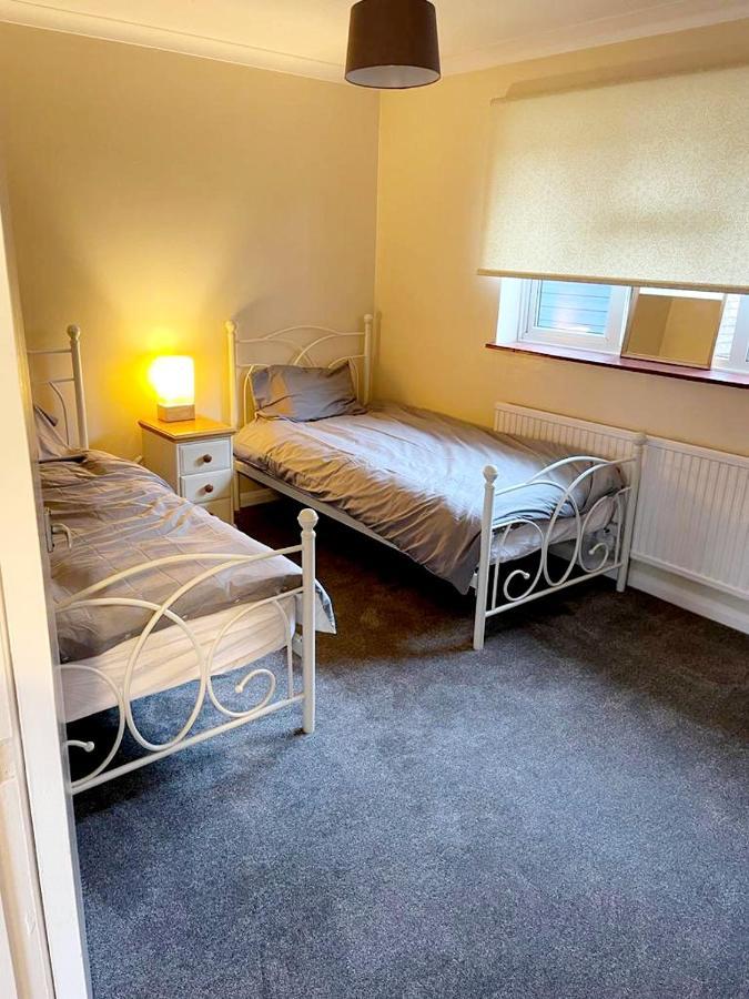 Two Bedroom Apartment, 10 Mins From Bexhill Seafront, Social Club On Site Ngoại thất bức ảnh