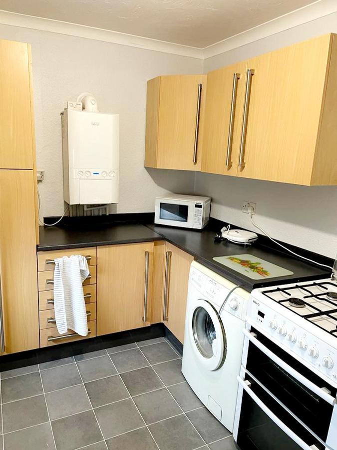 Two Bedroom Apartment, 10 Mins From Bexhill Seafront, Social Club On Site Ngoại thất bức ảnh